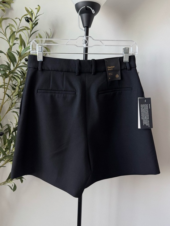 Aritzia Babaton Pleated Mid Thigh Short Size 6 - Picture 4 of 8